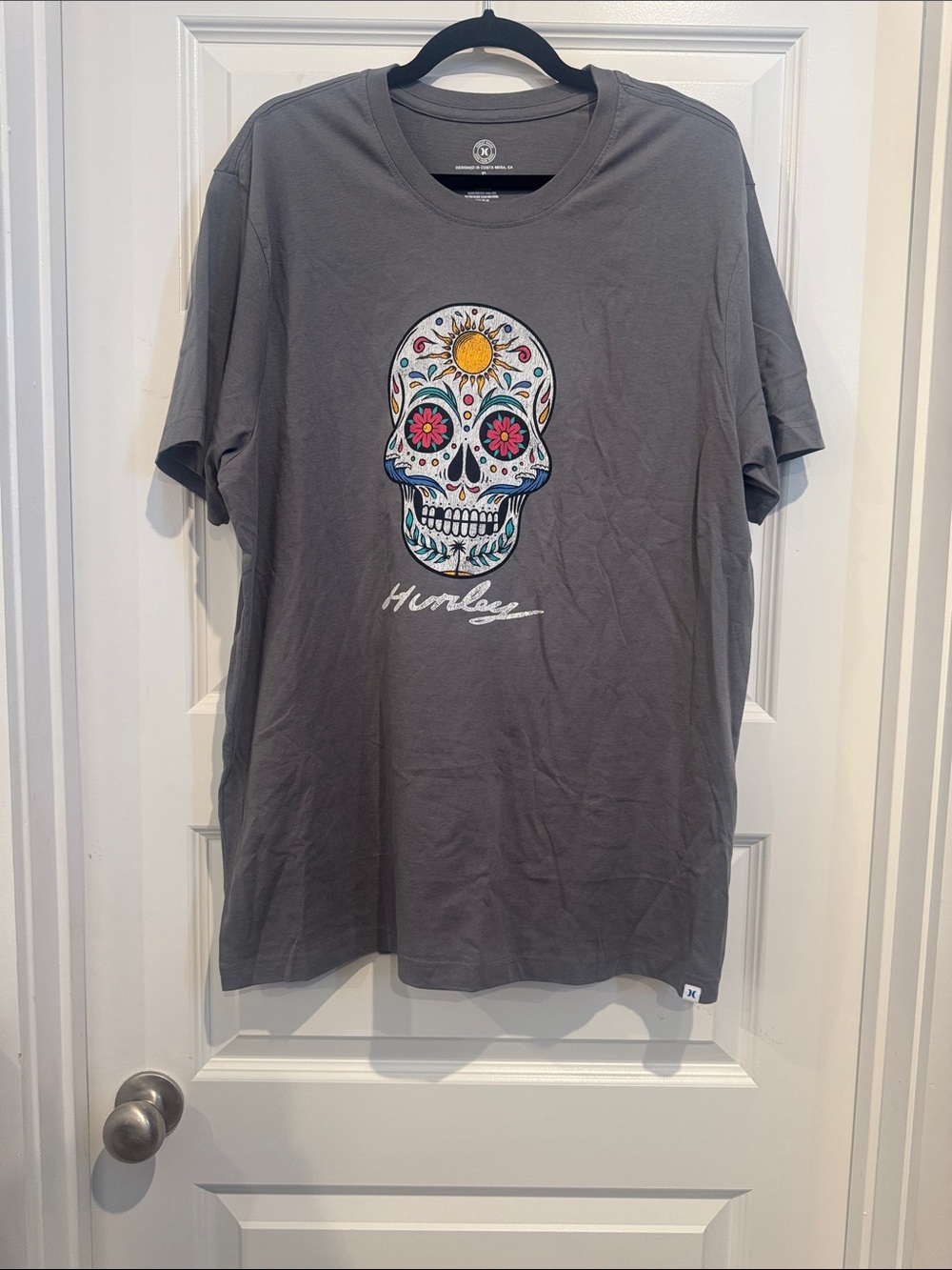 Hurley Gray Short-Sleeve Tee with Colorful Sugar Skull